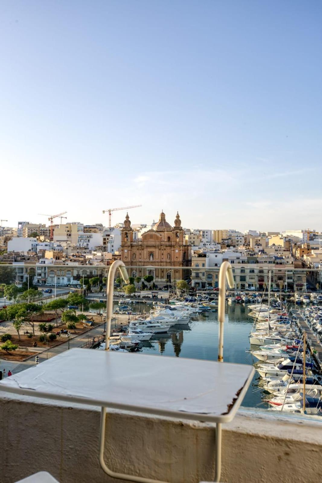 Seafront Apartment-Hosted By Sweetstay Pietà Exterior foto