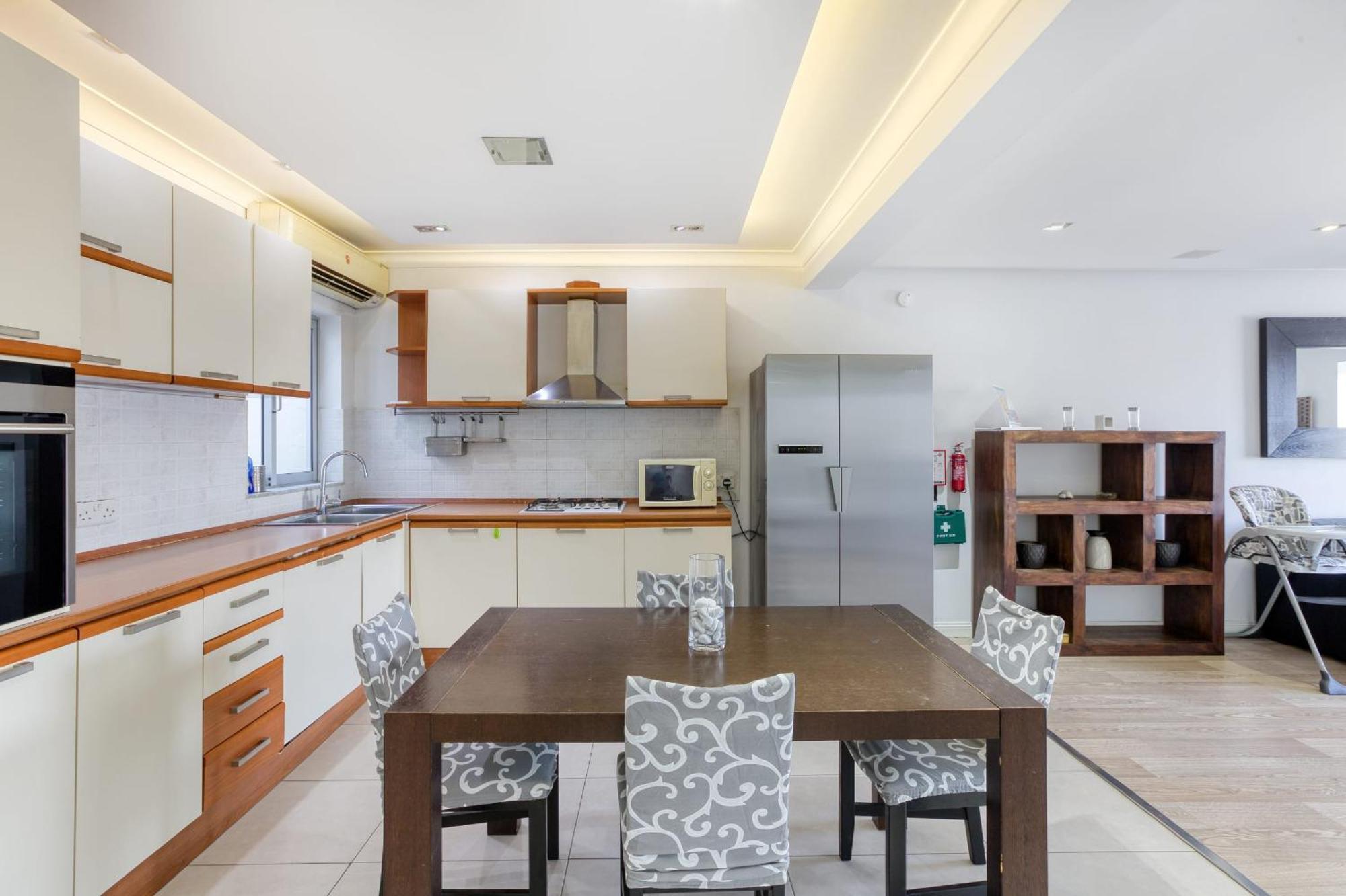 Seafront Apartment-Hosted By Sweetstay Pietà Exterior foto